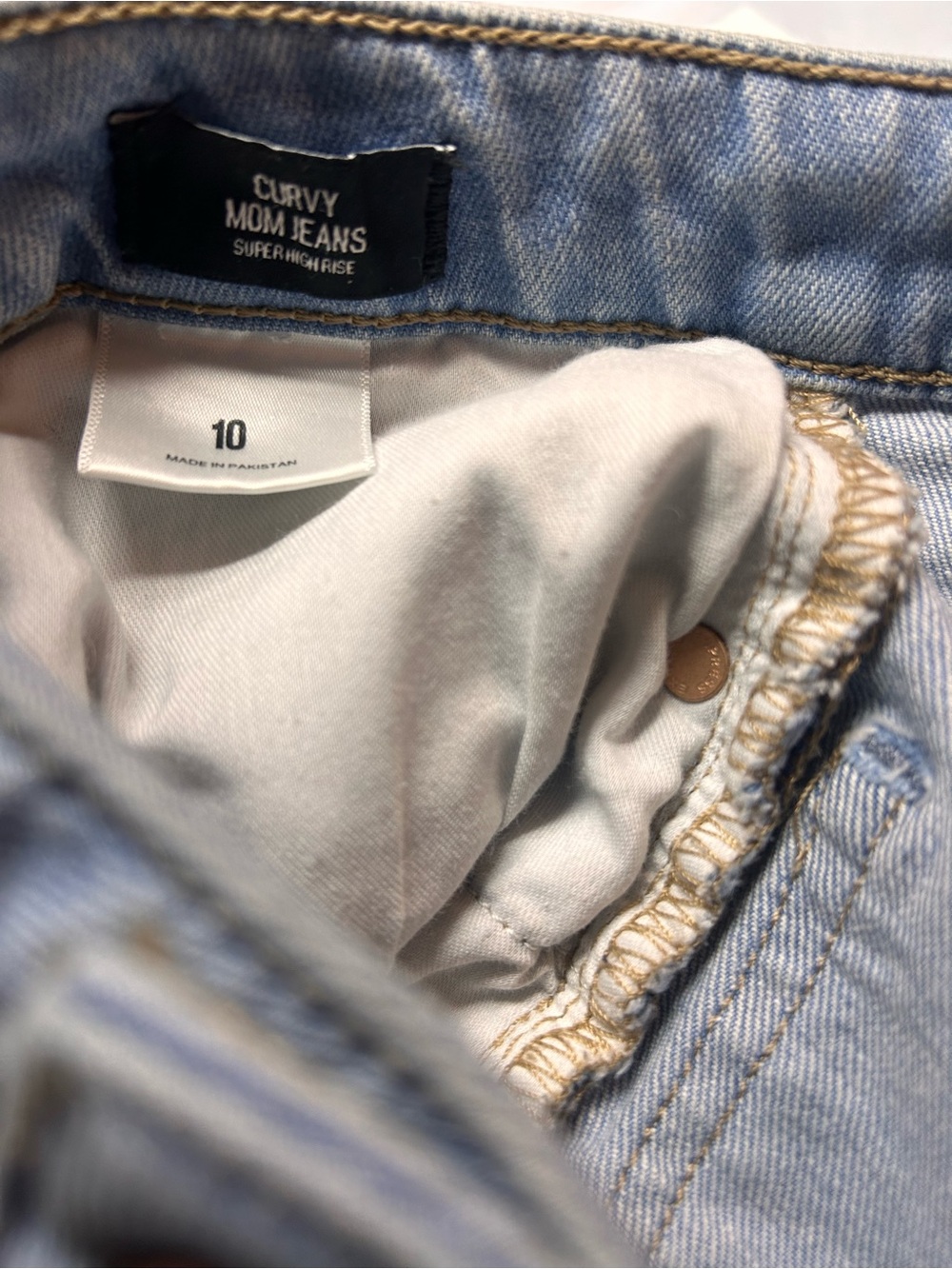Express Curvy Mom Jeans Super High Rise Distressed Light Wash Cropped Size 10 - Picture 4 of 10